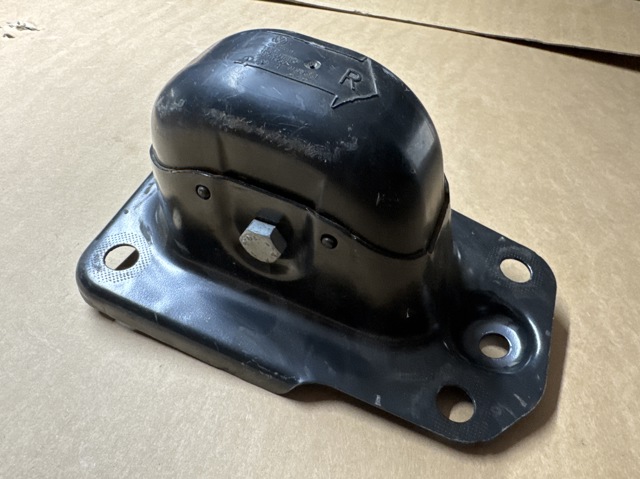 Кронштейн задньої балки 1K0505130L VAG