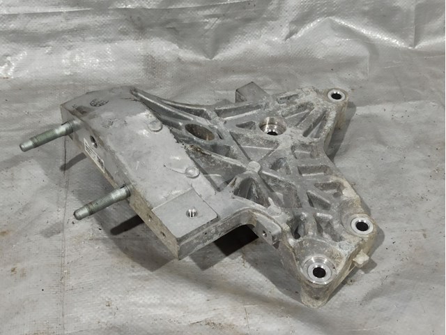 Кронштейн подушки (опори) двигуна, правої 365940E700 HYUNDAI