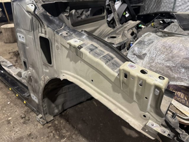 Панель бризковика (лонжерону) моторного відсіку, права 64502K4000 HYUNDAI