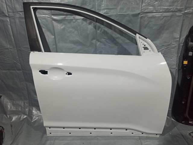 Дверка передня права 76004DD000 HYUNDAI