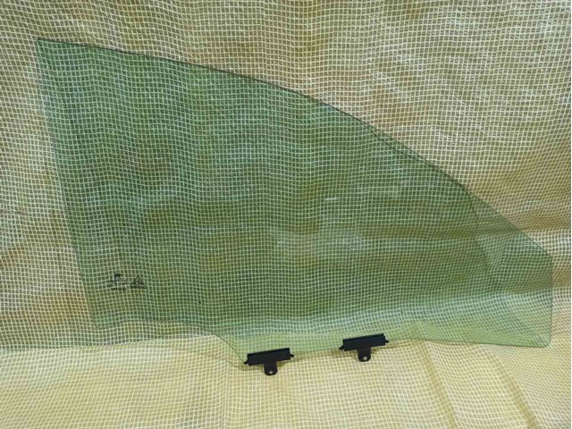 Скло передньої правої двері 82420GI030 HYUNDAI