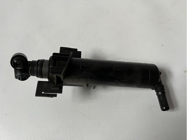 Сопло омивача фари передньої, правої 8T0955102D VAG