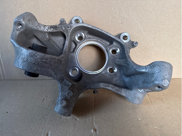 Цапфа поворотна права 8W0505436AA VAG