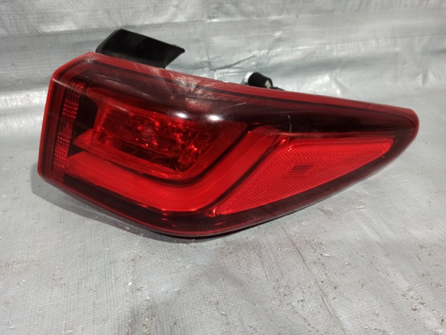 Задній правий зовнішній ліхтар 92402J9110 HYUNDAI