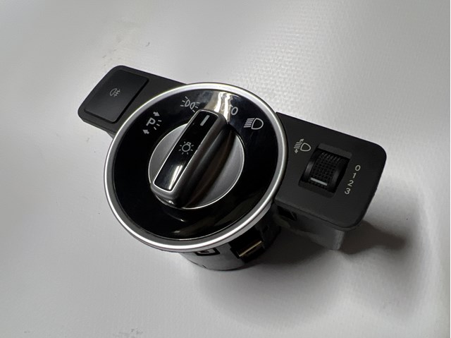 Перемикач світла фар, на "торпеді" A2049053103 MERCEDES