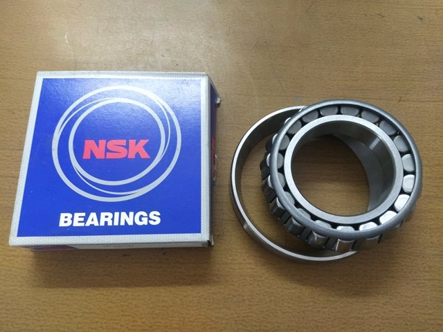 Підшипник маточини задньої HR30211J NSK