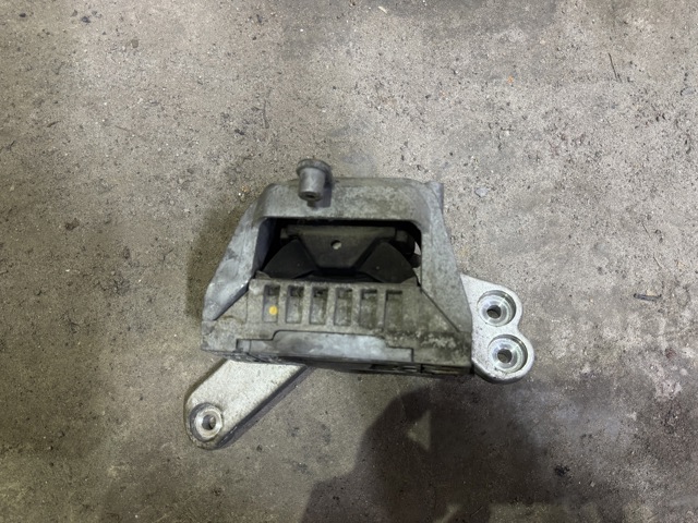 Права подушка мотора 1J0199262DA VAG