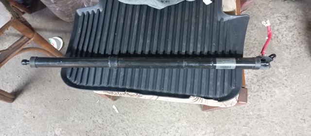 Амортизатор двері 3/5-ї задньої KB8C636EX MAZDA