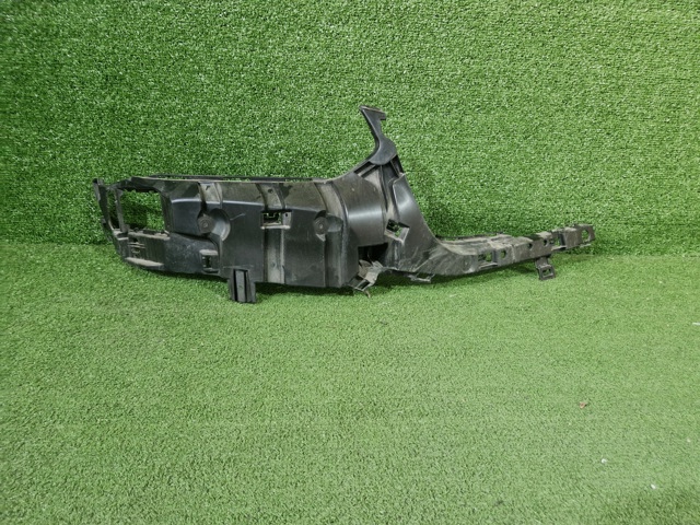 Кронштейн бампера переднього, правий 51118081896 BMW