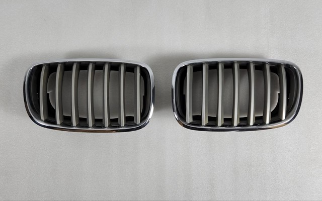 Решітка радіатора права 51137171396 BMW