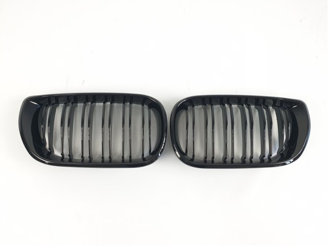 Решітка радіатора права 51138208488 BMW