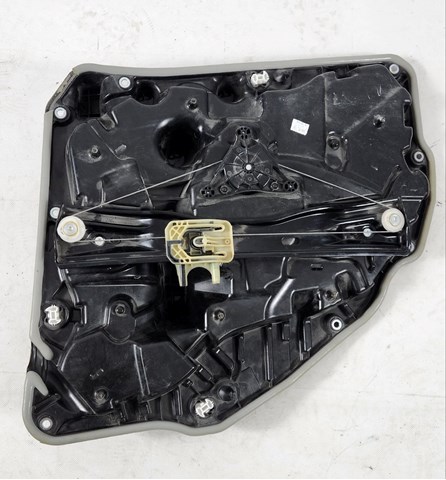 Склопідйомник задніх правих дверей 51359879394 BMW