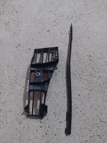 Напрямна заднього бампера, права A2218850463 MERCEDES