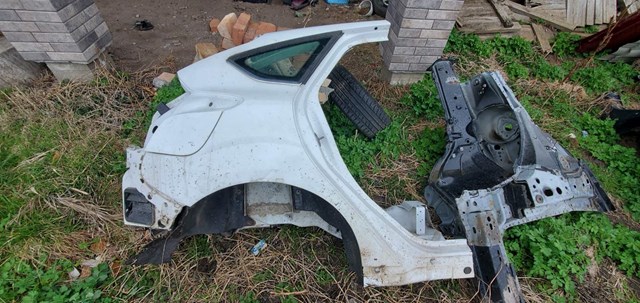 Крило заднє праве CM5Z5827840A FORD