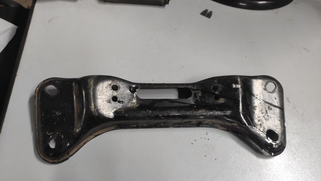 Кріплення коробки передач 24711136629 BMW