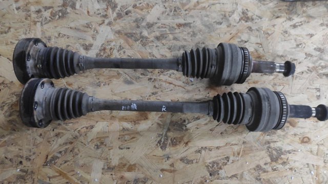 Піввісь задня, права 4233030150 TOYOTA