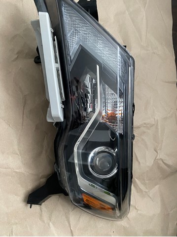 Фара ліва 260609PF9A NISSAN