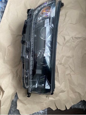 Фара основна права 811100E390 TOYOTA