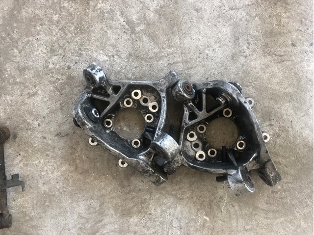 Цапфа права 4230430090 TOYOTA