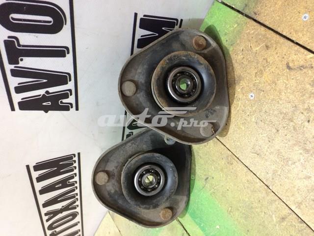 Кріплення переднього амортизатора 4860902240 TOYOTA