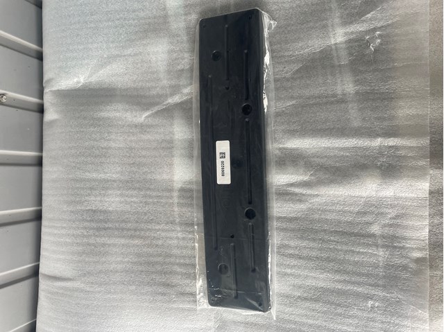 Кронштейн переднього номерного знака 51118069220 BMW