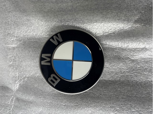 Фірмовий значок на кришку багажника 51147499154 BMW