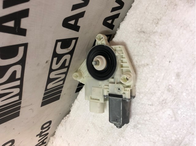 Моторчик склопідйомника двері задніх, лівих 51357455083 BMW