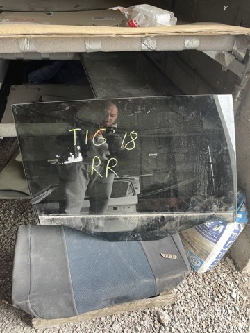 Вікно задніх дверей 5NN845026 VAG