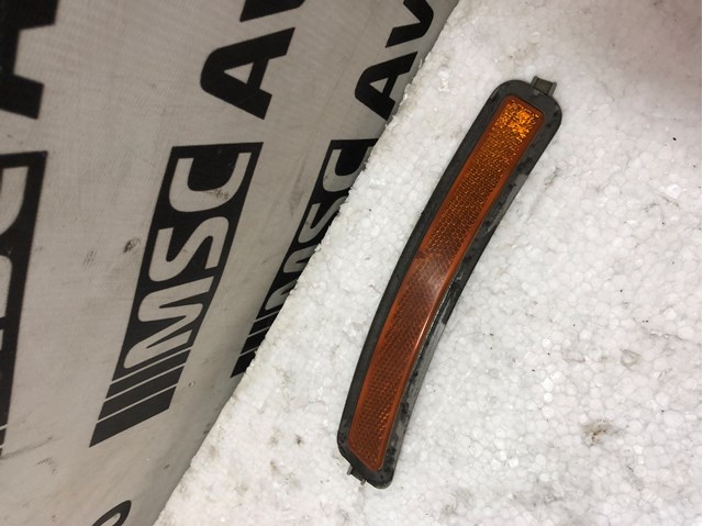 Катафот (відбивач) переднього бампера, правий 7349128 BMW