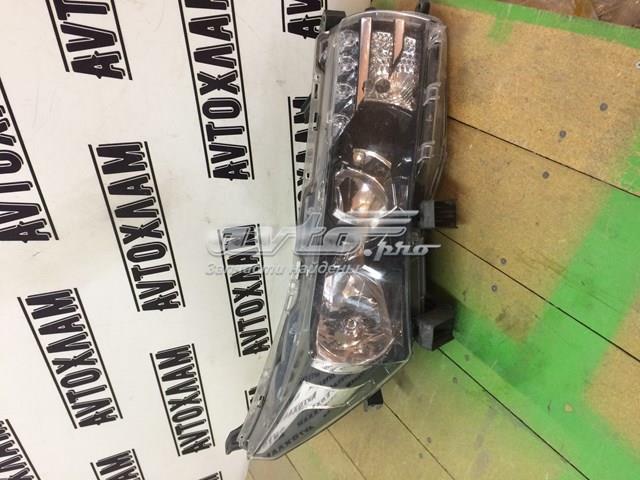 Фара комбінована, передня 8111002E7100 TOYOTA