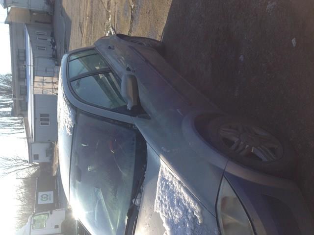 Скло та ущільнювачі скла вітрового правого/лівого 8200211227 RENAULT