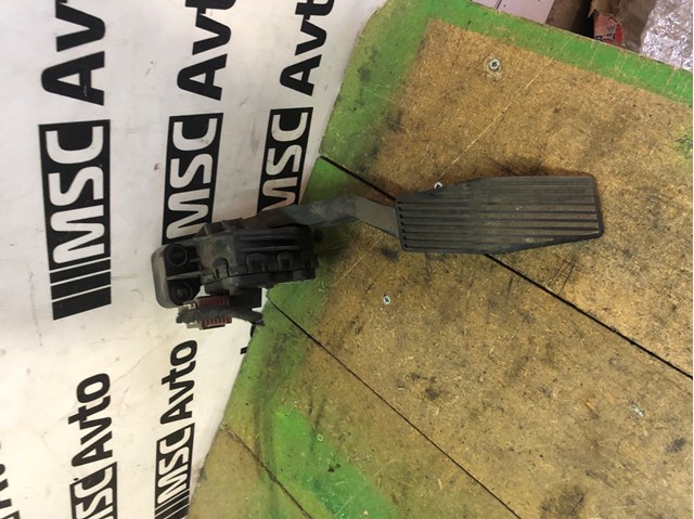 Підаль газу 9157998 GM
