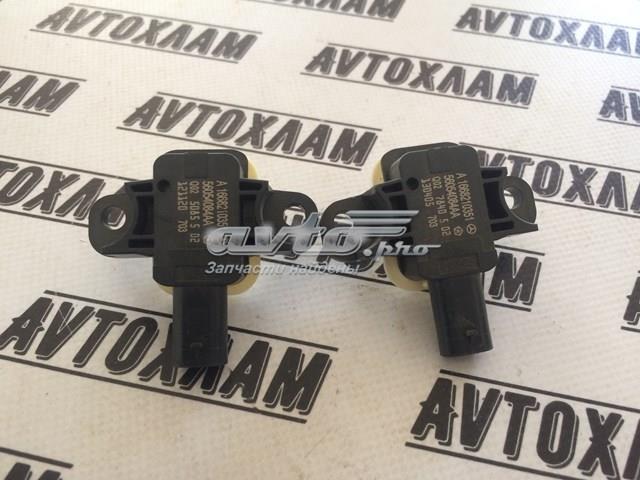 Датчик AIRBAG передній A1668210351 MERCEDES