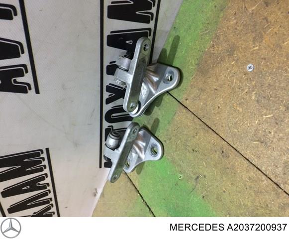 Шарнір передніх лівих дверей A2037200937 MERCEDES