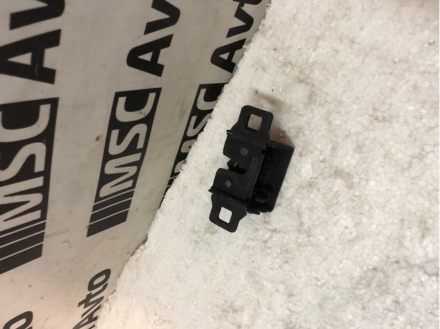 Замок капота LR065339 LAND ROVER