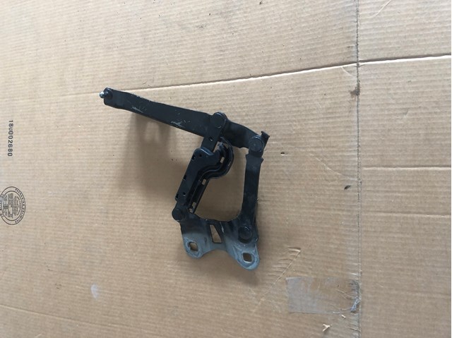 Завіс капота, правий LR088986 LAND ROVER
