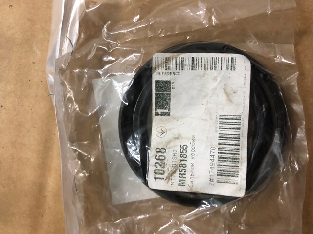 Сальник редуктора переднього моста MR581855 MITSUBISHI