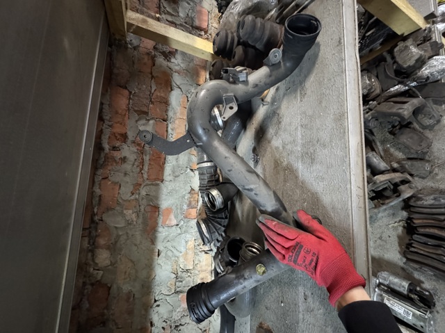 Шланг/патрубок інтеркуллера 1K0145770B VAG