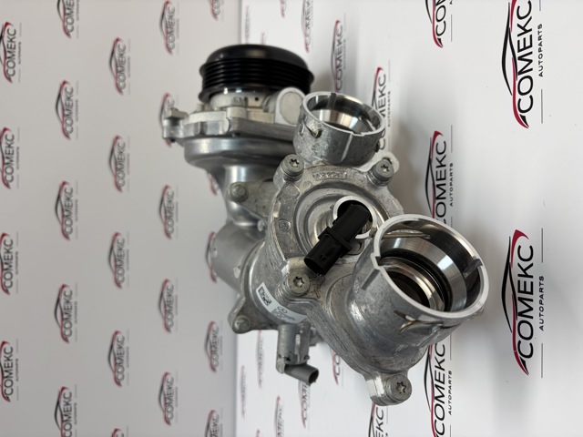 Водяний насос охолодження, з корпусом A6562002100 MERCEDES