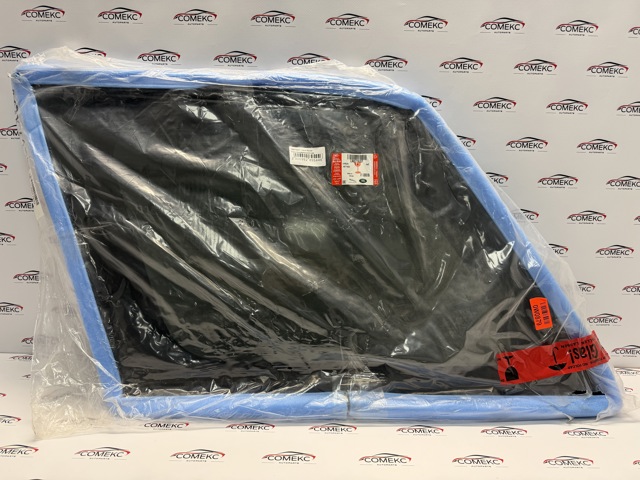 Скло багажного відсіку, ліве LR077637 LAND ROVER