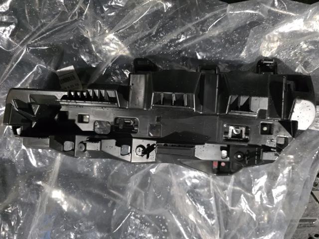 Кронштейн бампера заднього, правий 9878962 BMW