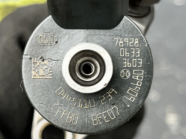 Форсунка дизельна в зборі, розпилювач + тримач 0445110239 BOSCH