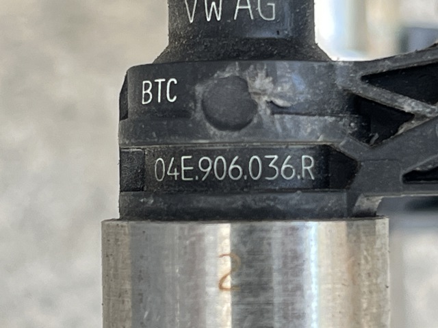 Форсунка вприску палива 04E906036R VAG