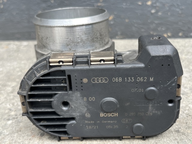 Блок дросельної заслінки 06B133062M VAG