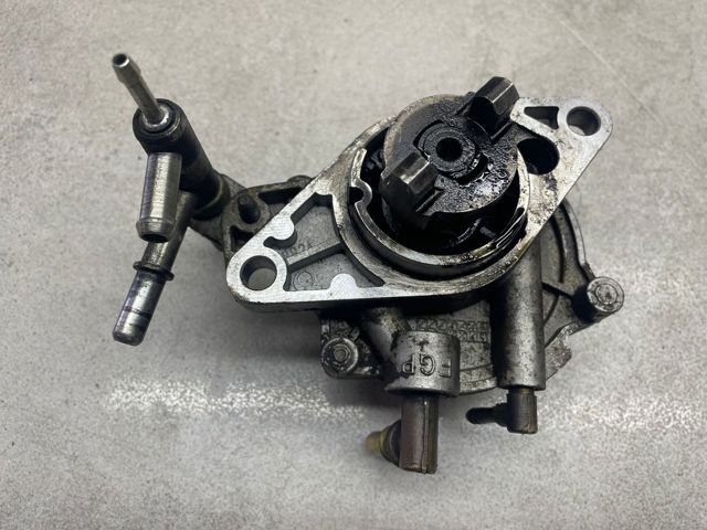 Насос вакуумний 55193232 OPEL