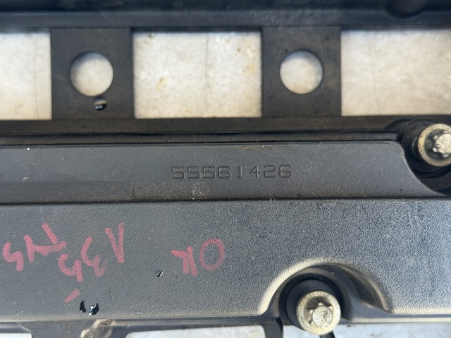 Кришка двигуна 55561426 OPEL