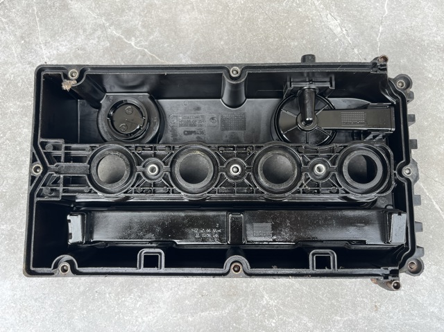 Кришка клапанів 55564395 OPEL