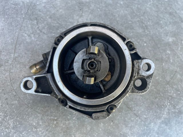 Насос вакуумний 72162503 BMW