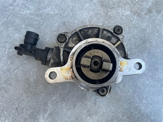 Насос вакуумний 8200102535 RENAULT