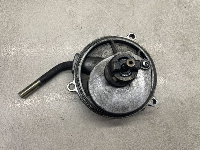 Насос вакуумний A6682300165 MERCEDES